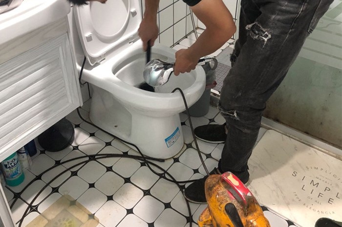 湘潭马桶堵塞自己疏通还是找师傅？专业上门服务让你省时更省心