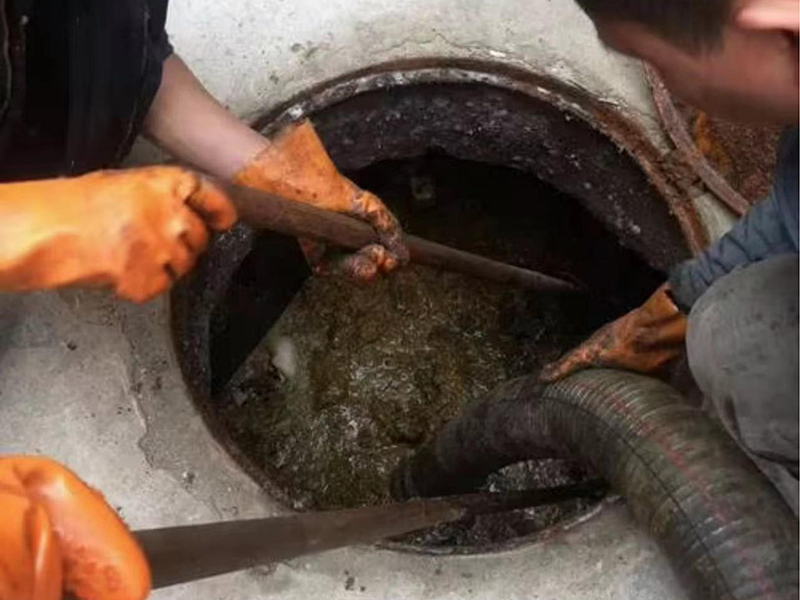 湘潭清理化粪池时如何避免沼气的危害？